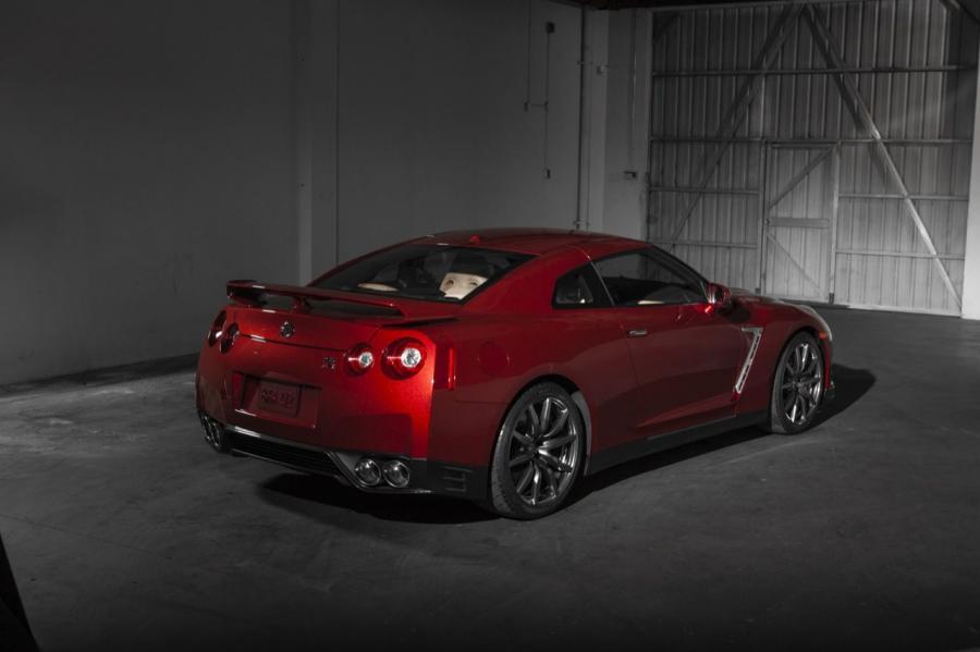  Nissan GT-R 2015 года  (фото 18 из 56)
